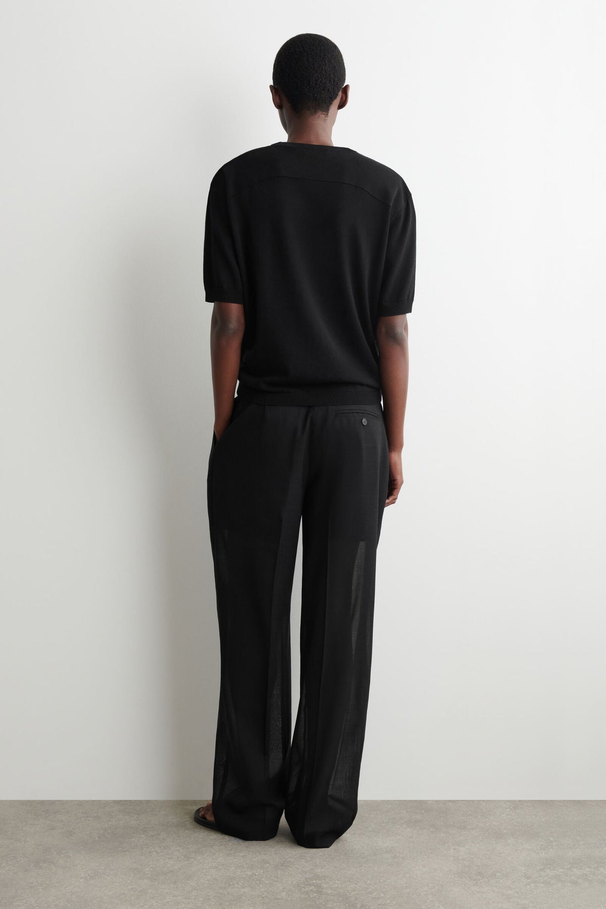 CAMISETA DE SEDA Y ALGODÓN CON HOMBROS ESCULTÓRICOS - NEGRO