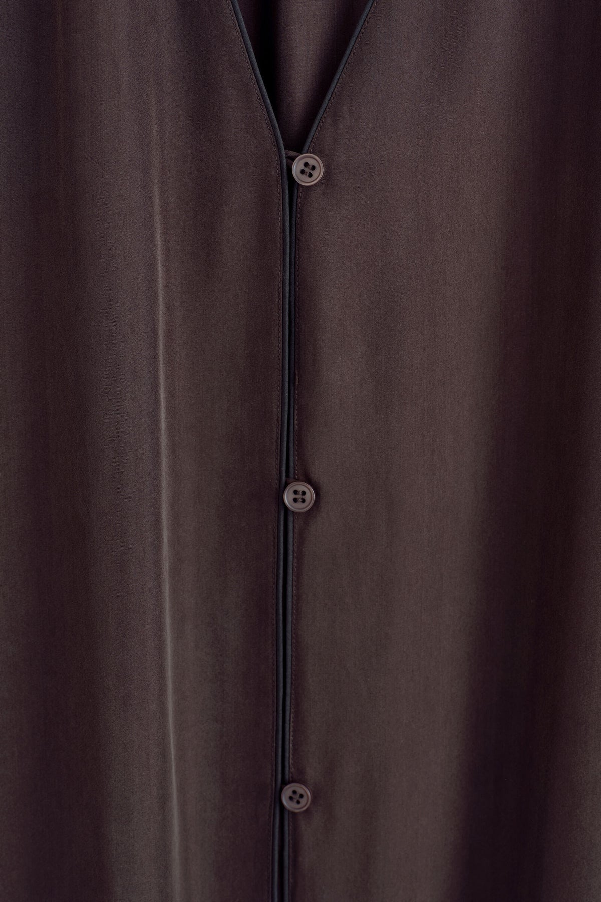 VESTIDO MIDI DE SEDA RECOGIDA - MARRÓN | DescriptiveDetail