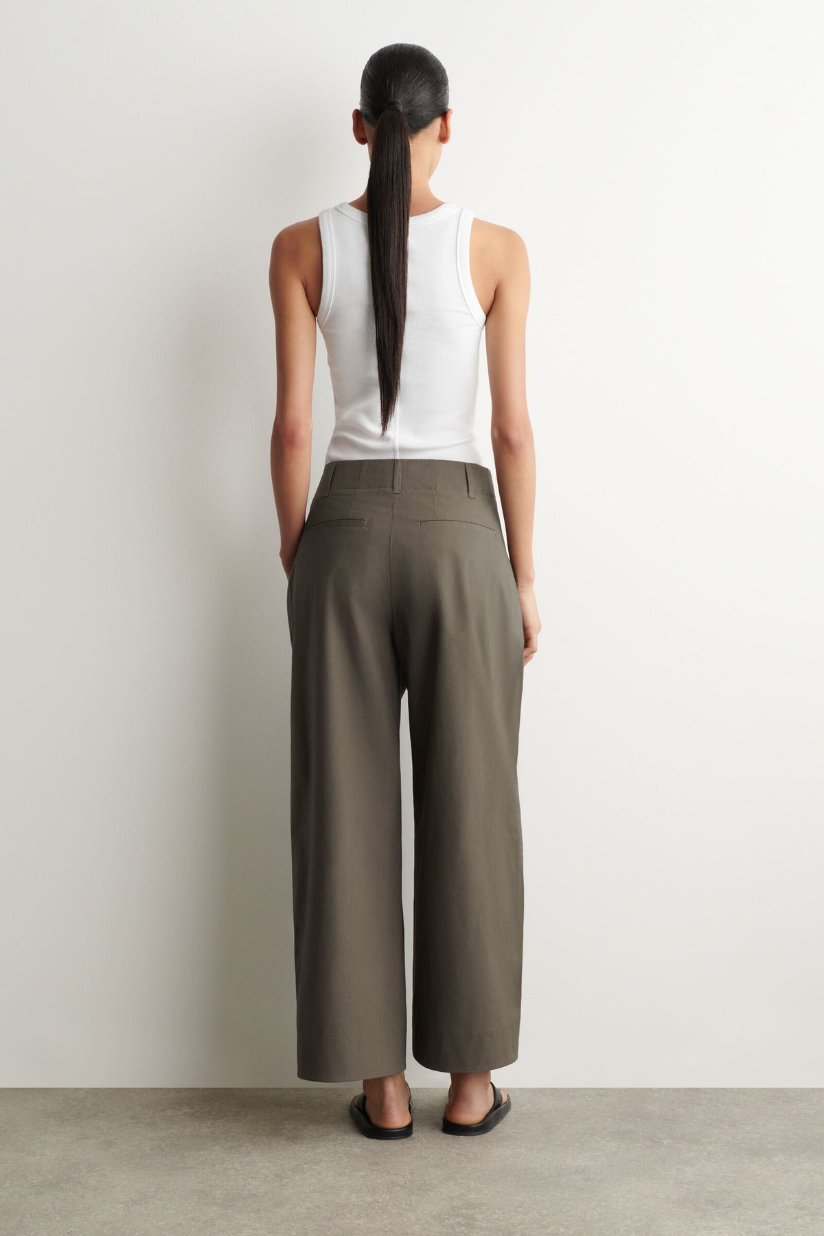 PANTALONES UTILITY CÓNICOS DE ALGODÓN PLISADOS - MARRÓN