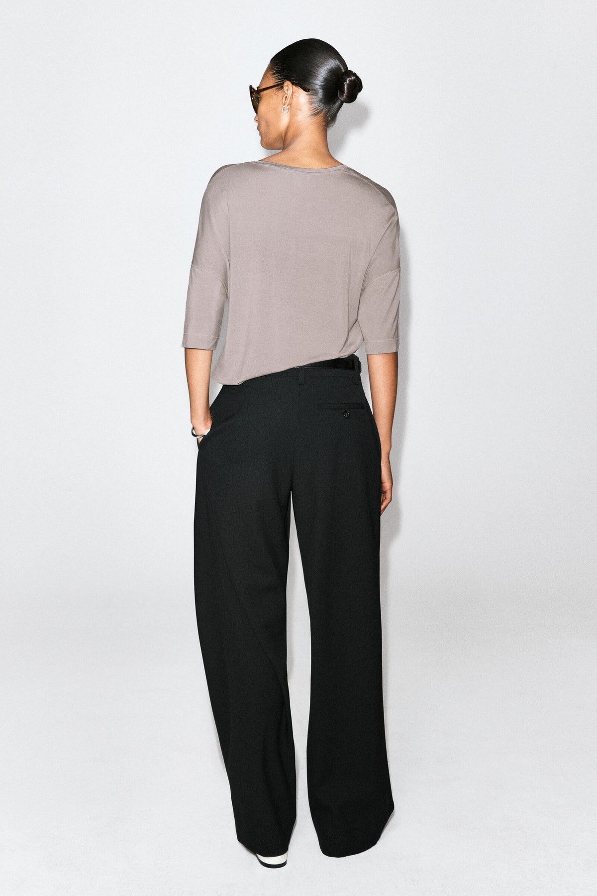 CAMISETA FLUIDA DE MODAL CON ESCOTE REDONDO - GRIS