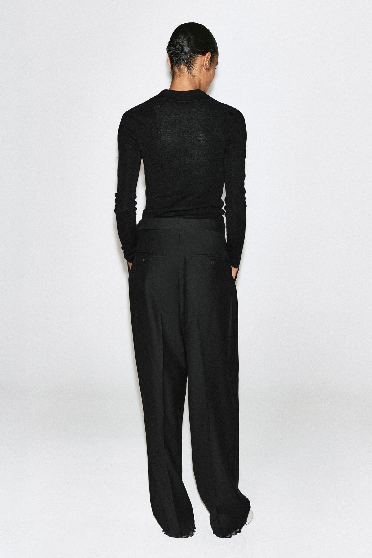 PANTALONES DE LANA TAPERED CON DETALLES DE ENCAJE - NEGRO - StillMedia/Lookbook