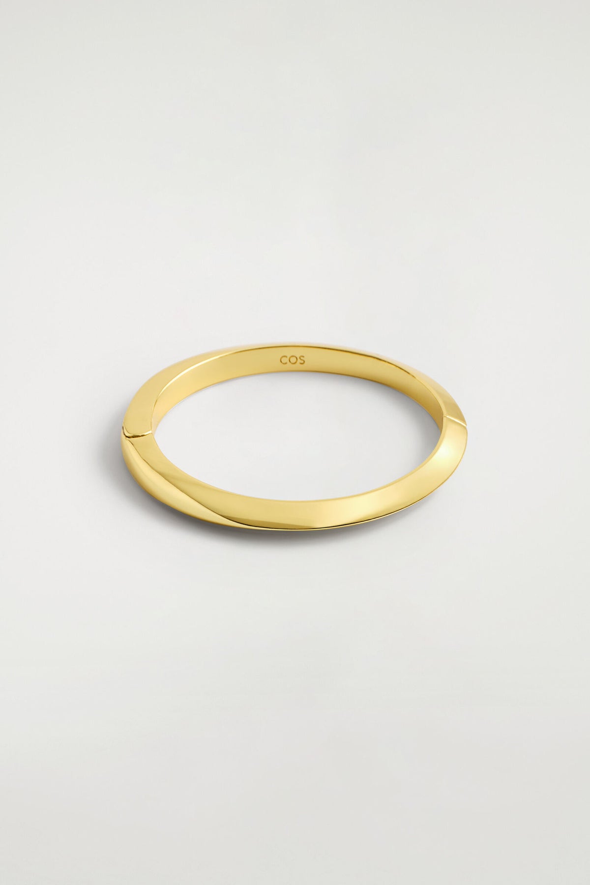 PULSERA FACETADA - DORADO | DescriptiveStillLife