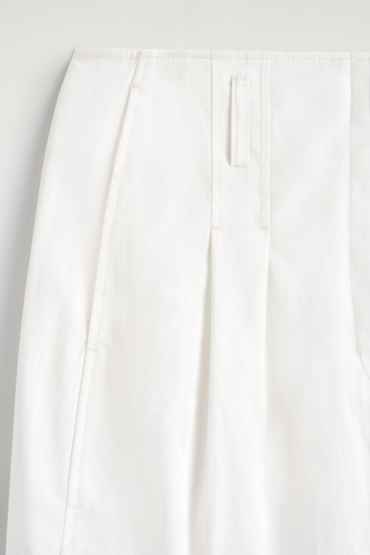 PANTALONES DE ALGODÓN PLISADOS CON PIERNA DE TAMBOR - BLANCO | DescriptiveDetail
