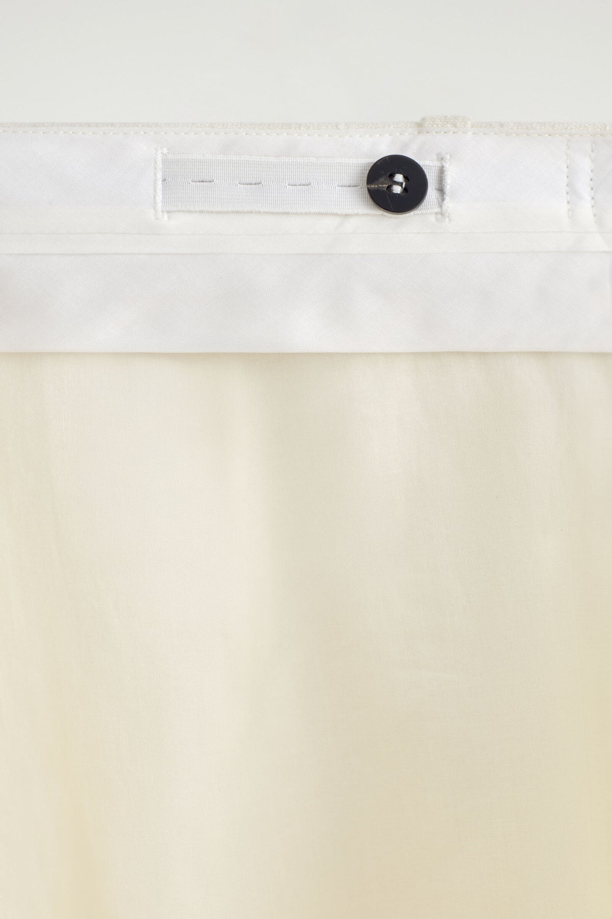 PANTALONES TEXTURIZADOS DE PIERNA SLIM - ECRU | DescriptiveDetail