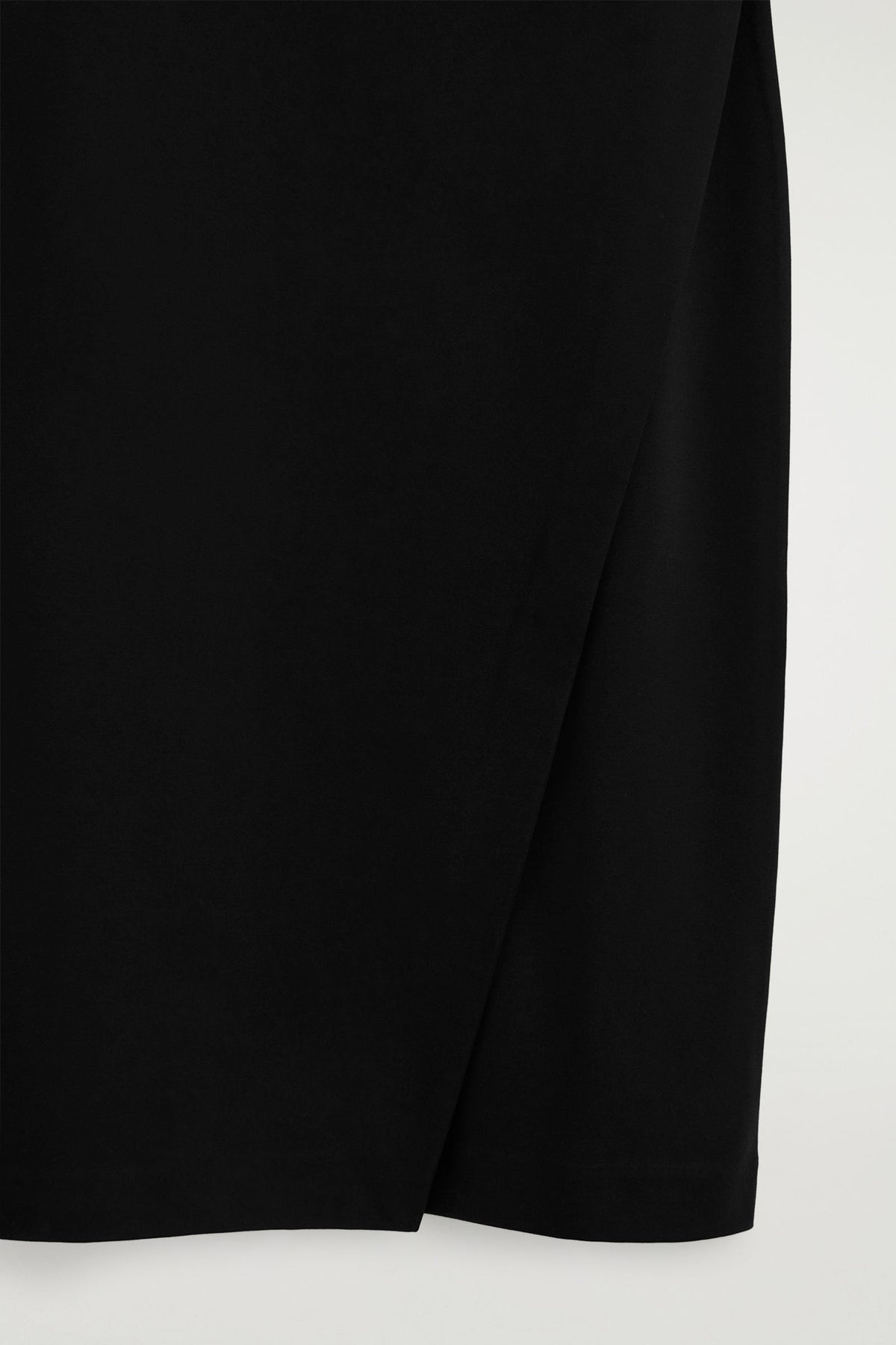 VESTIDO MIDI ENVUELTO CON ESCOTE EN V - NEGRO - StillMedia/DescriptiveDetail