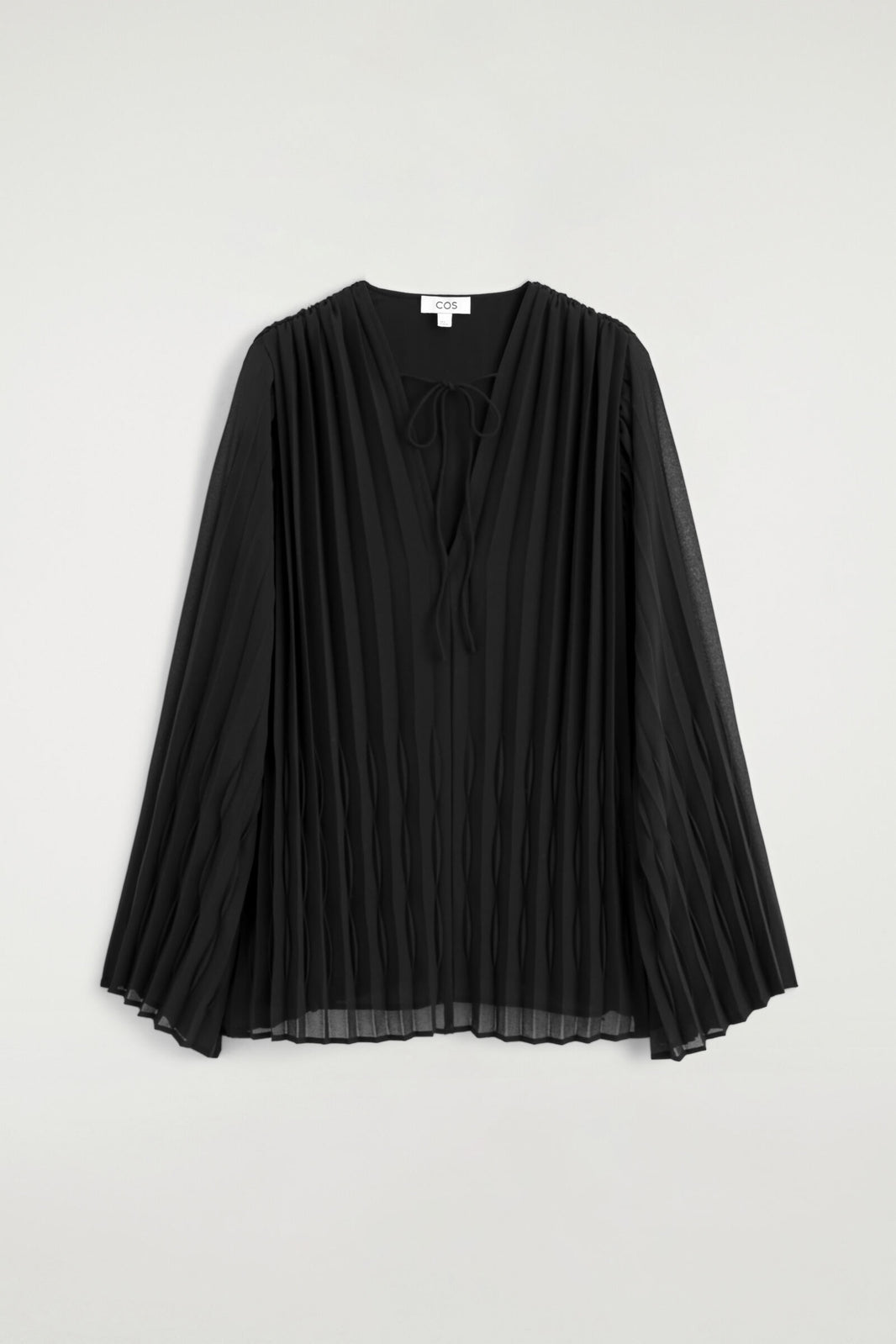 BLUSA DE GEORGETTE PLISADA CON LAZO - NEGRO | DescriptiveStillLife
