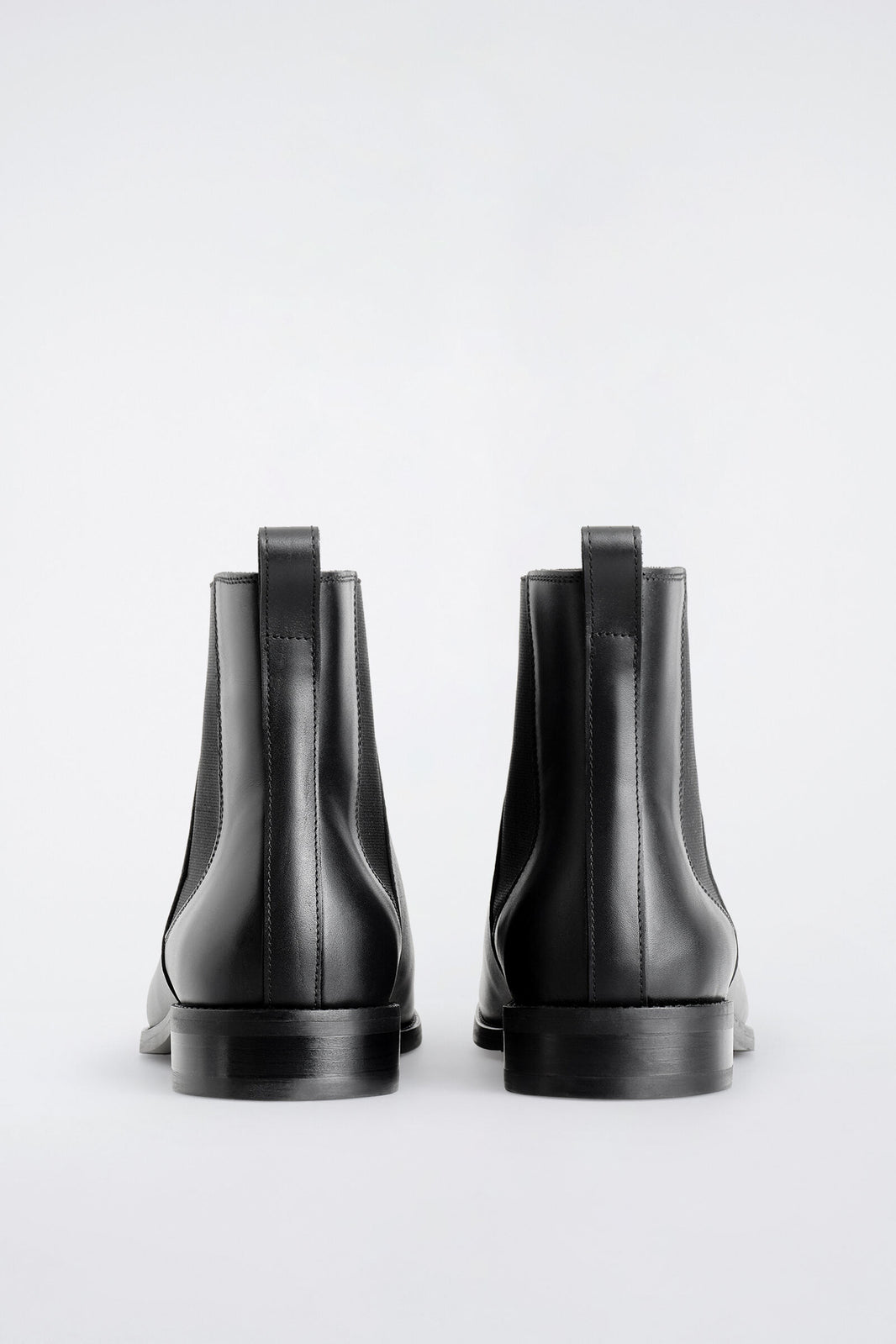 BOTAS CHELSEA DE CUERO - NEGRO | DescriptiveDetail