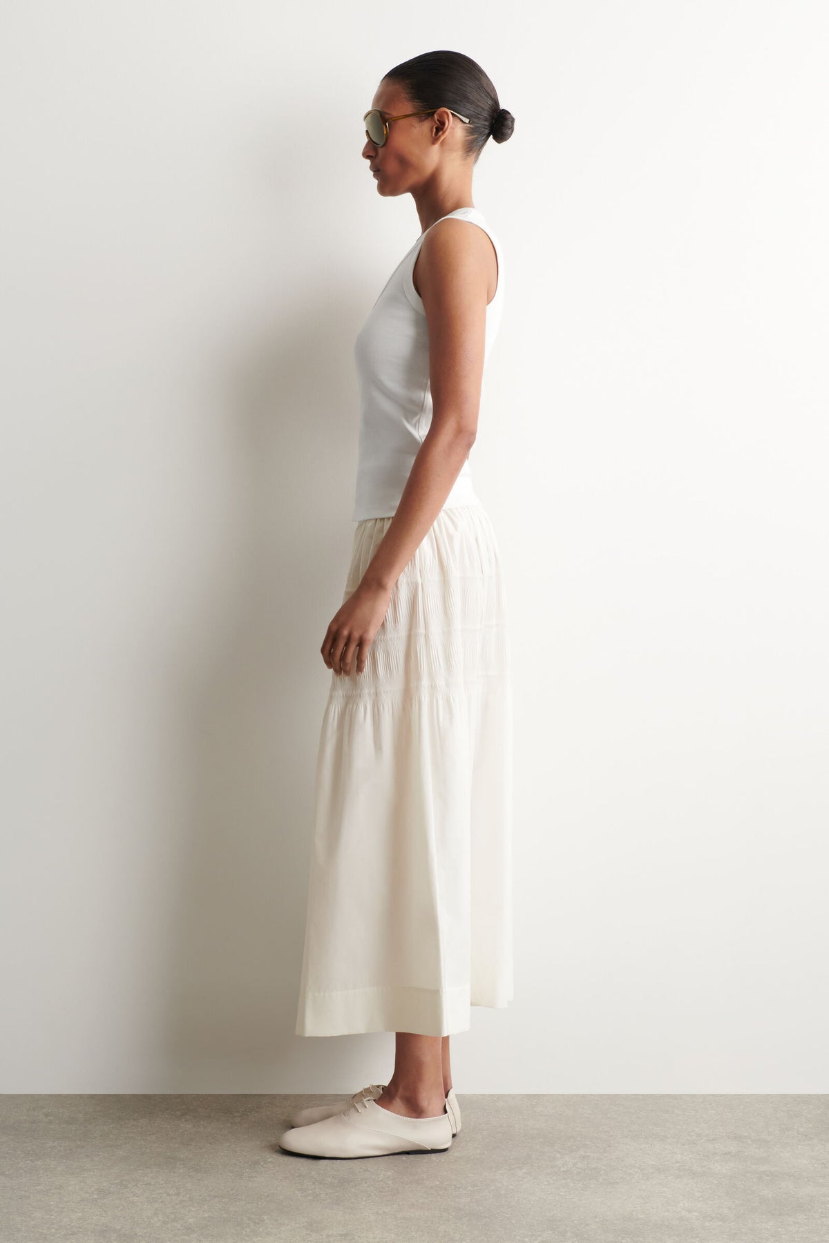 FALDA MIDI CON VUELOS Y PLIEGUES - BLANCO