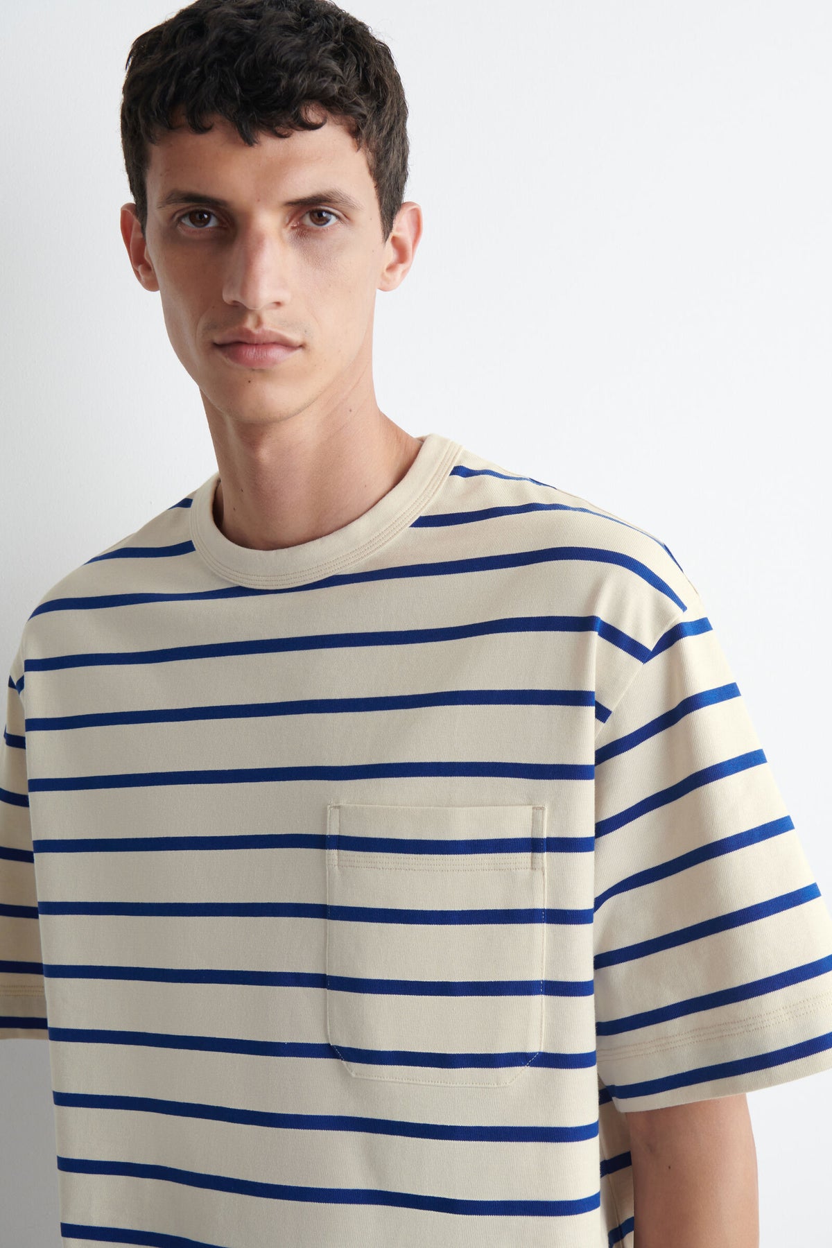 CAMISETA OVERSIZE CON BOLSILLOS - AZUL / BLANCO / RAYADO