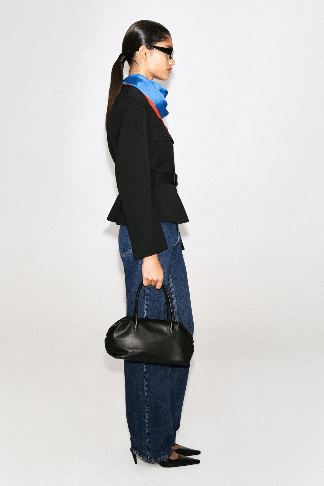 SACO PEPLUM CON CINTURÓN - NEGRO
