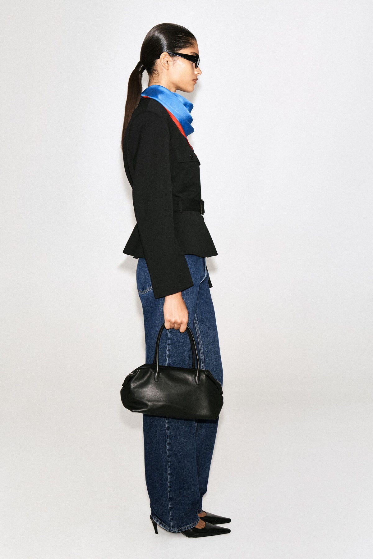 SACO PEPLUM CON CINTURÓN - NEGRO