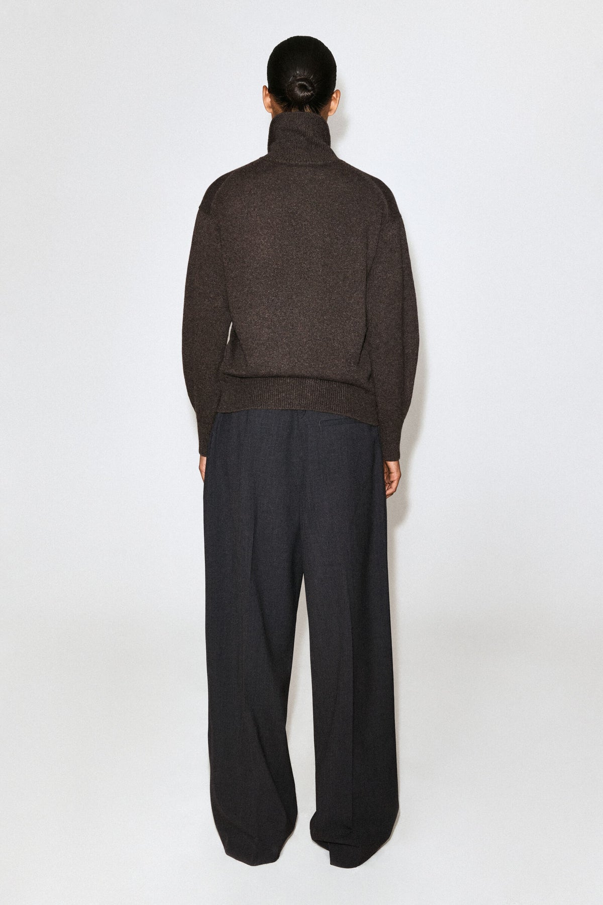 CÁRDIGAN DE CASHMERE ESCULPIDO CON CUELLO DE TUBO - MARRÓN MEZCLADO