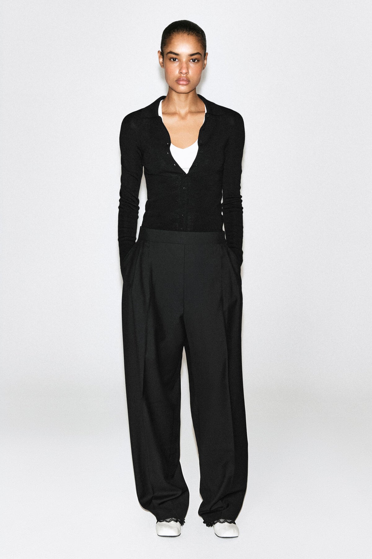 PANTALONES DE LANA TAPERED CON DETALLES DE ENCAJE - NEGRO - StillMedia/Lookbook