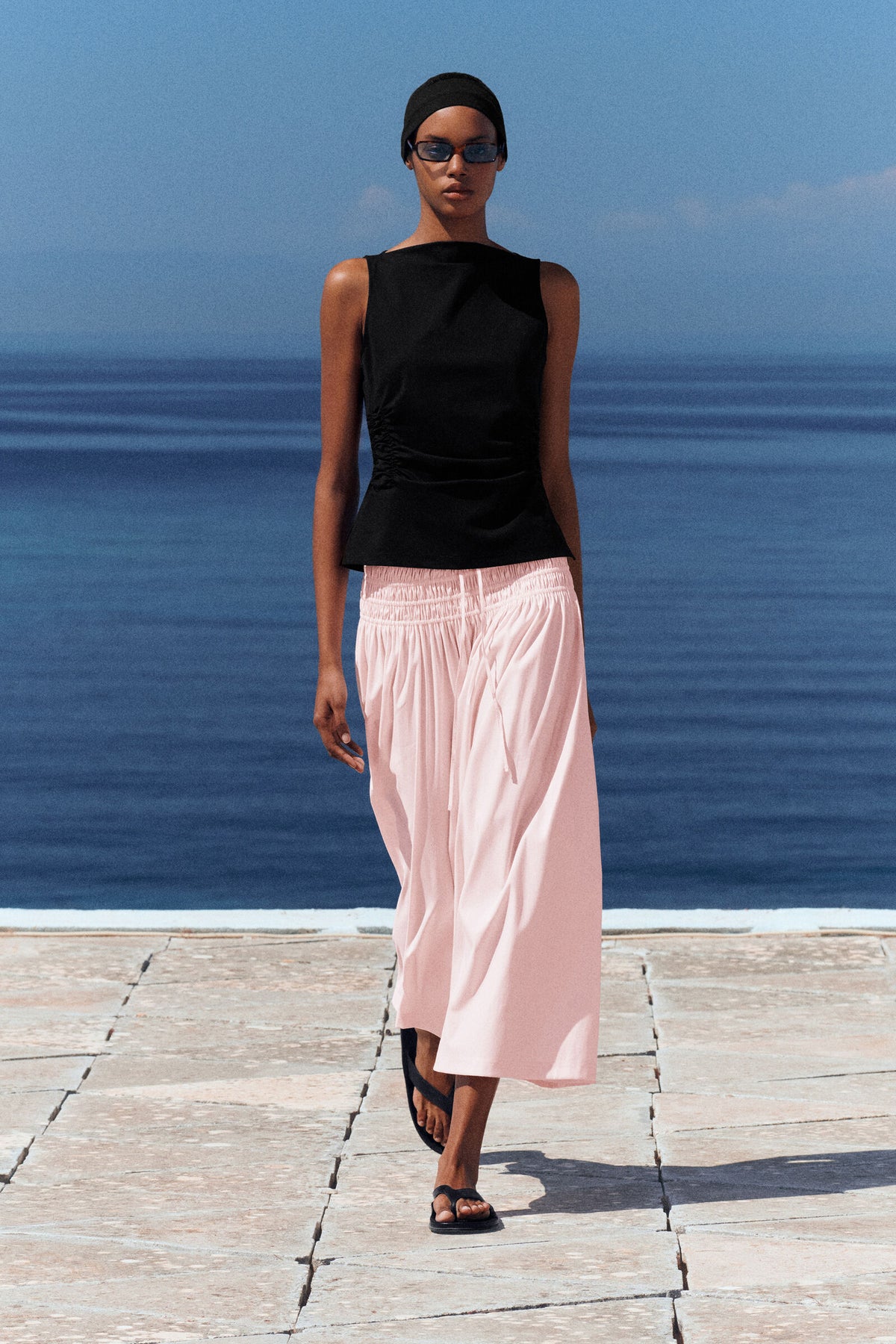 FALDA MIDI CON CINTURA FRUNCIDA - ROSADO