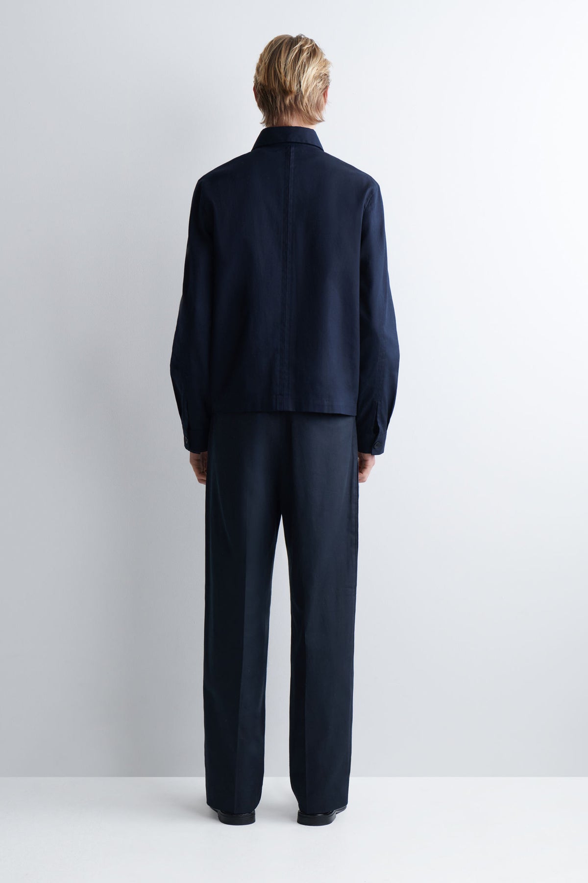 PANTALONES DE ALGODÓN Y LINO DE AJUSTE RELAJADO Y DE PIERNA RECTA - AZUL MARINO - StillMedia/Lookbook