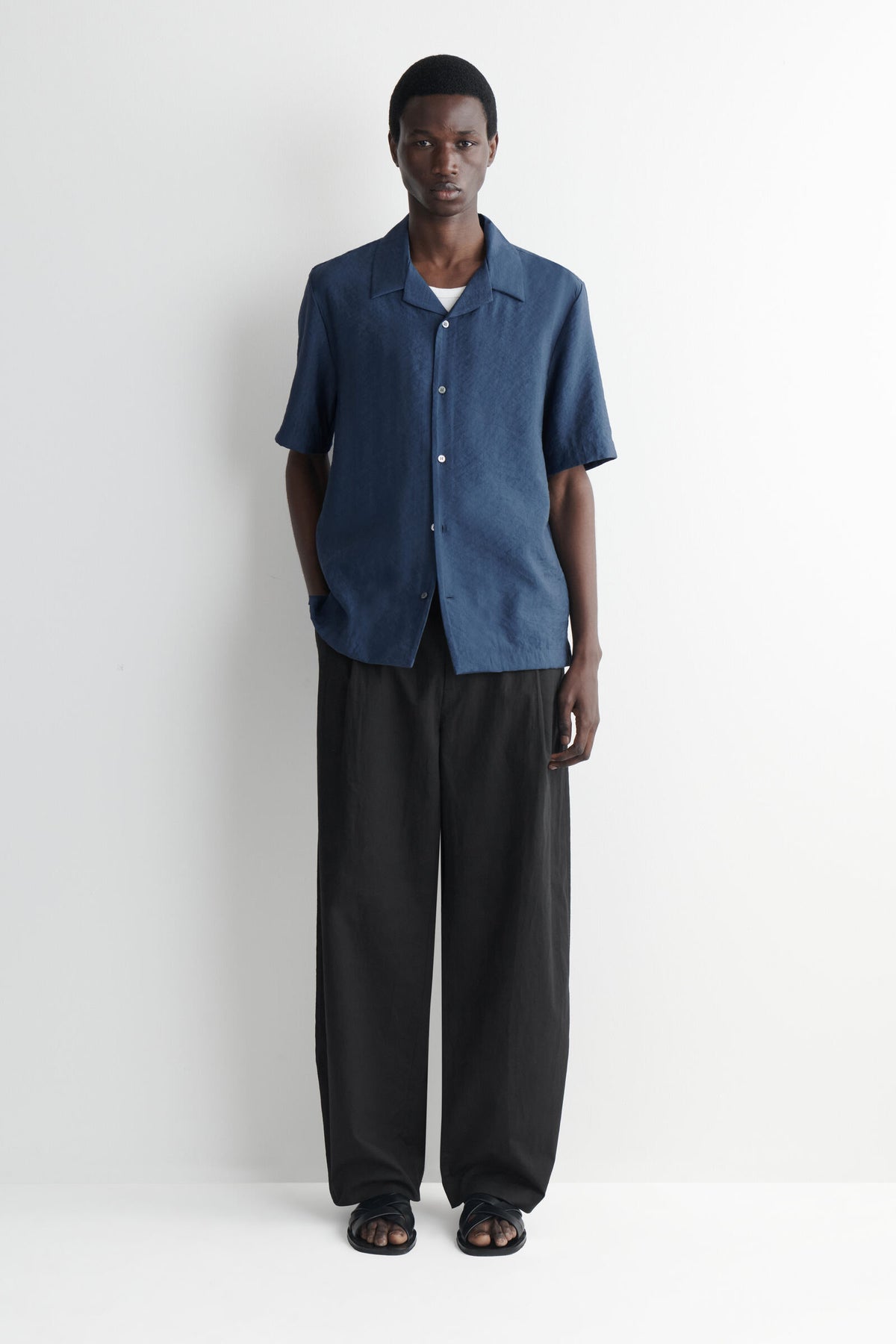 CAMISA CON CUELLO DE CAMPAMENTO - AZUL