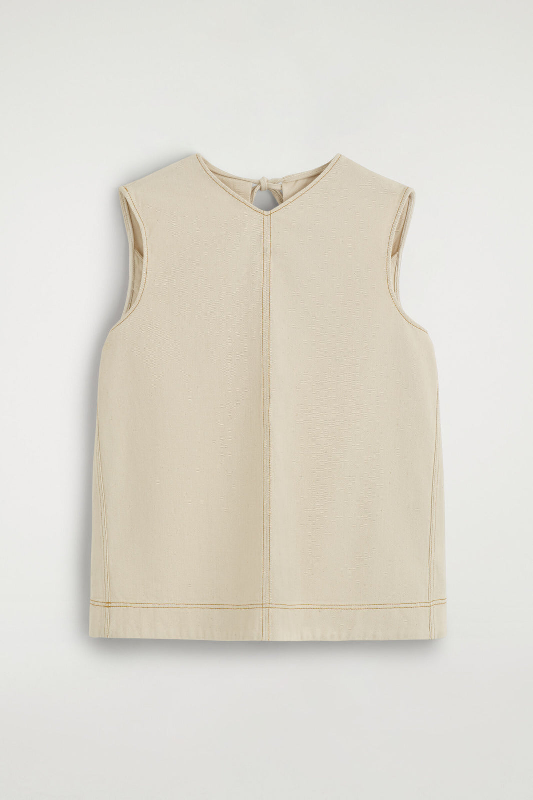 TOP DE DENIM CON ESCOTE EN V Y ESPALDA ABIERTA - CRUDO | DescriptiveStillLife