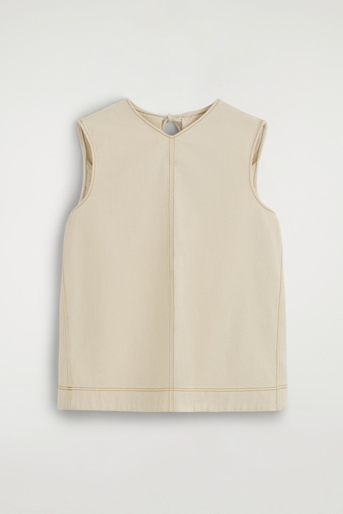 TOP DE DENIM CON ESCOTE EN V Y ESPALDA ABIERTA - CRUDO | DescriptiveStillLife